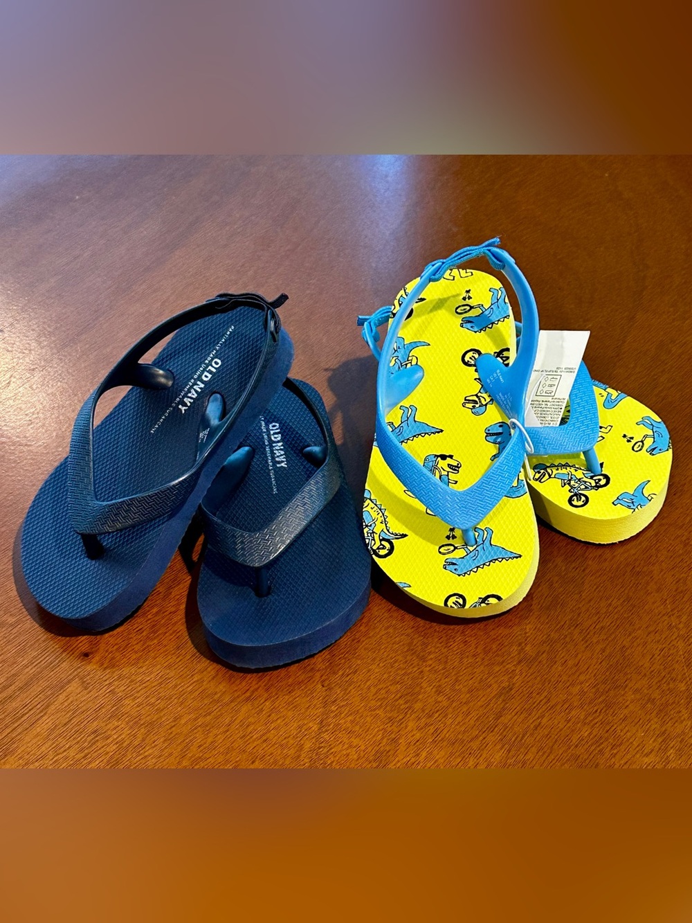 Old Navy Toddler Flip Flops - Navy & Bright Yellow Shark Print